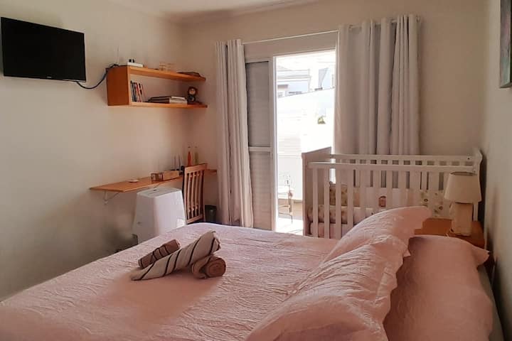 Bedroom 2 - queen-size bed and crib 