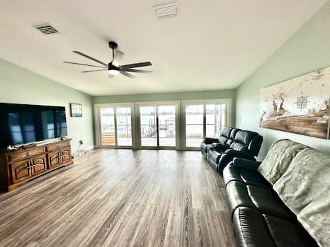 Popular Airbnb listing: Blackwater Bay Bungalow in Pensacola / Ferry Pass / Brent