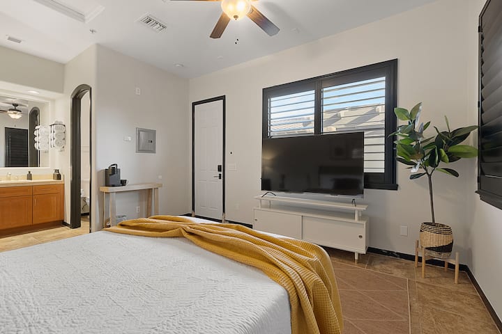 This private entrance casita offers a pack-n-play, Keurig, en-suite bathroom, and Roku TV
