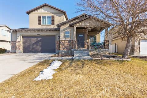 Homestead Haven | Sleeps 14 | 2 Car Garage