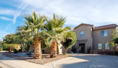 Beautiful Family Home With Pool/Smart TV/AC