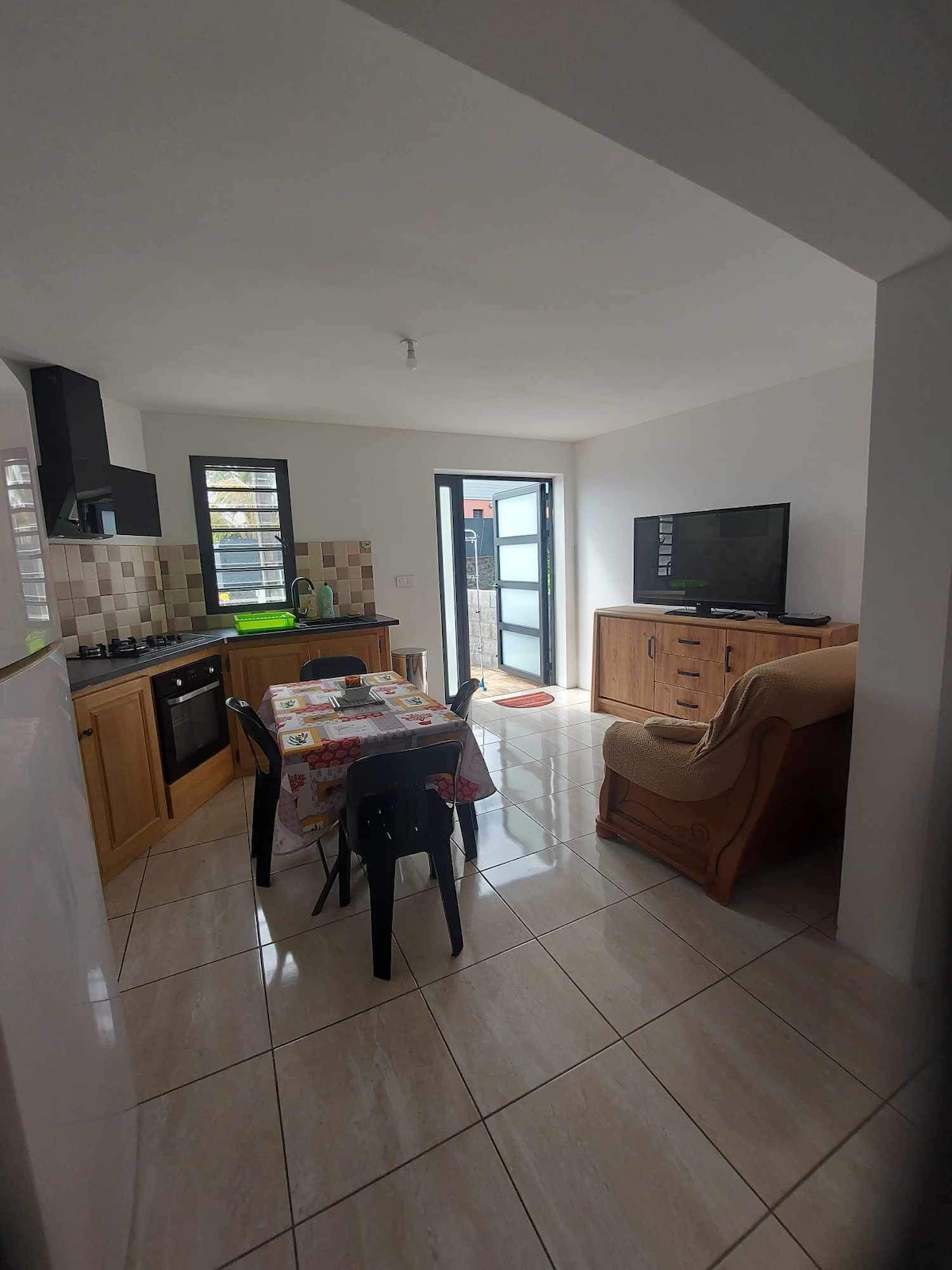 Anuncio de Airbnb popular: "At Zot's" en Les Avirons