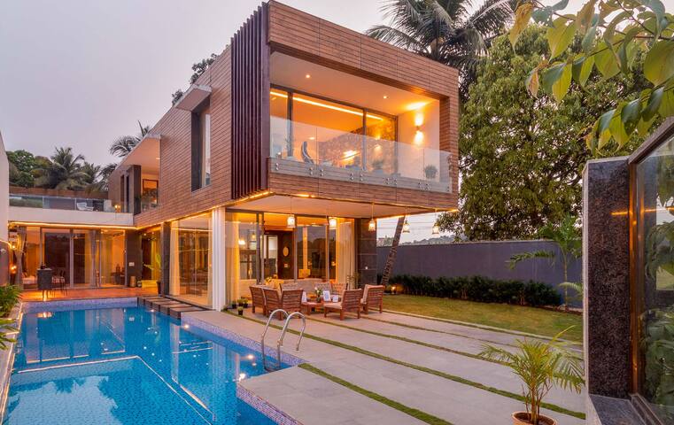 3BHK UL Glass Mansion w PVT Pool – Candolim