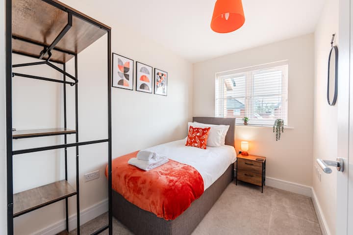 卧室4 -此房间有一张标准单人床