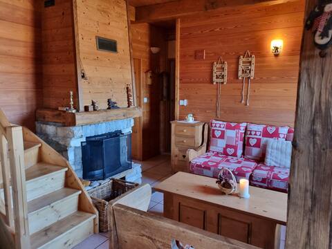 Annonce Airbnb populaire: Here is elsewhere. à Doubs