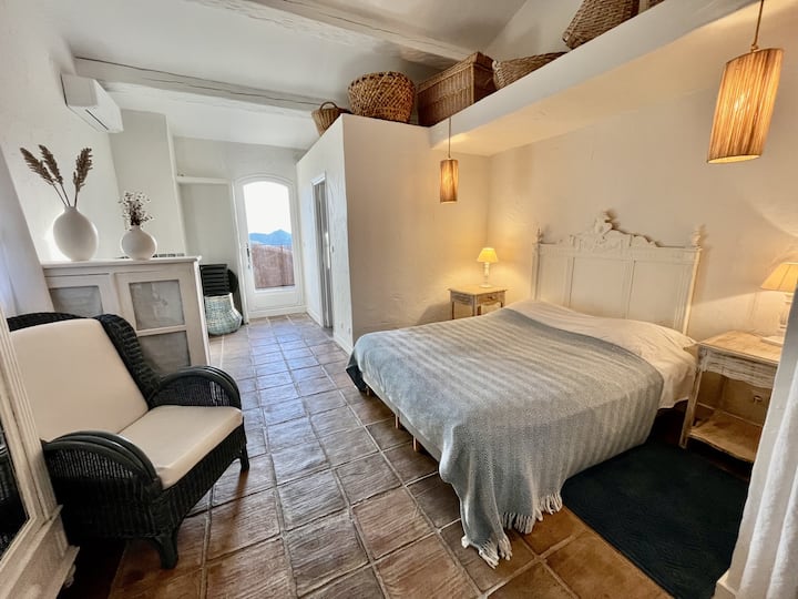 Საძინებელი 4 - ზედა დონის სტუდიო