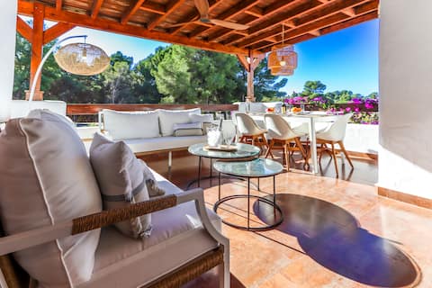 Luxury Exclusive Townhouse & Pool Villa Nina