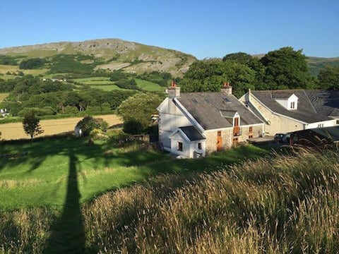 The Sleeping Giant Bunkhouse