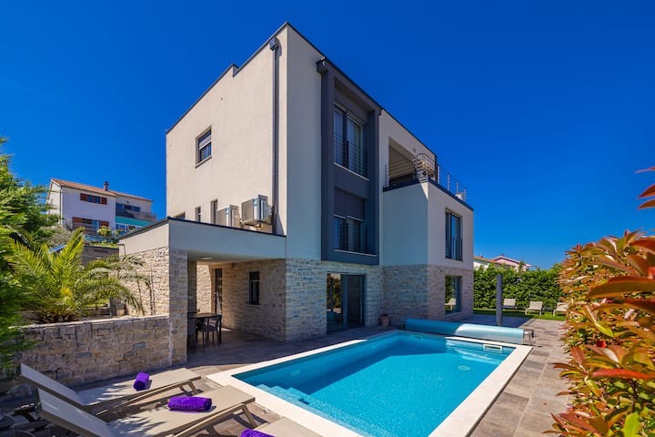 Apartment SIORA with private heated pool