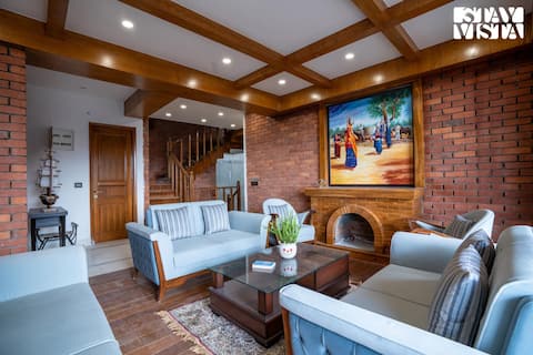 3BR @ Contemporary Cottage W/Lawn Near Mall Road