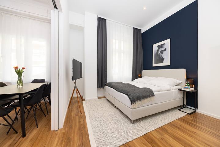 Modernes Apartment mit zwei Bädern | Central Nests