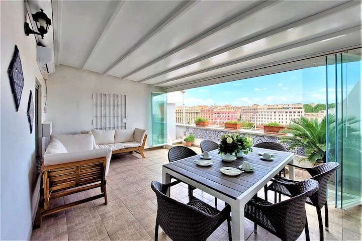 Attico con terrazza panoramica al Colosseo gallery image 2