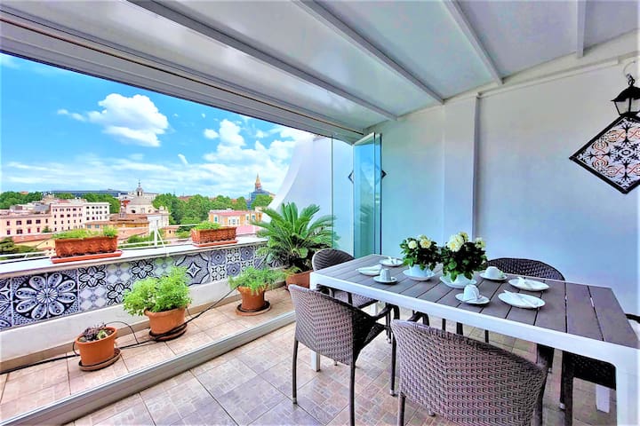 Penthouse with panoramic terrace at the Colosseum
