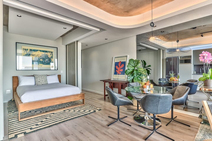 Bedroom and Dining Area