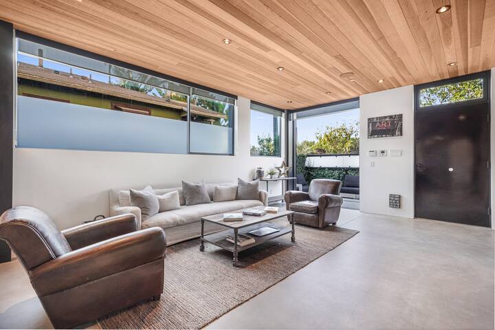 Venice Gorgeous Beach House, 3 min from the beach! gallery image 5