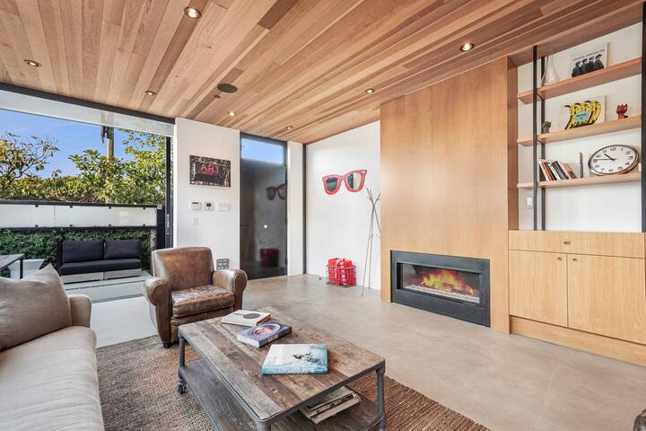 Venice Gorgeous Beach House, 3 min from the beach! gallery image 4