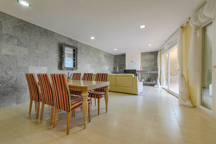 Elegant villa with panoramic views IMMO 365 gallery image 2