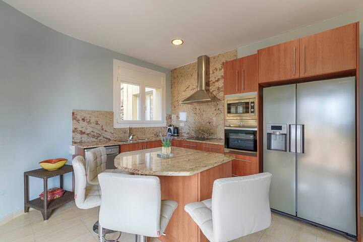 Elegant villa with panoramic views IMMO 365 gallery image 4