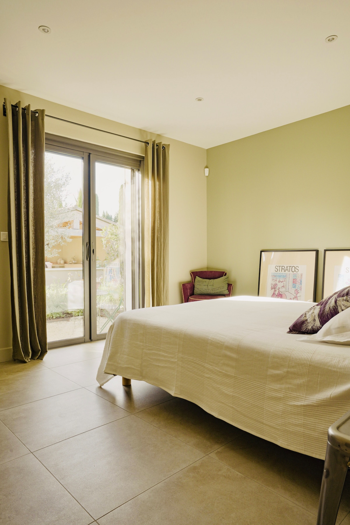 habitación de abajo , cama de 160/200