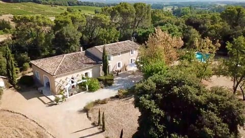 Charming farmhouse in the heart of the Uchaux massif