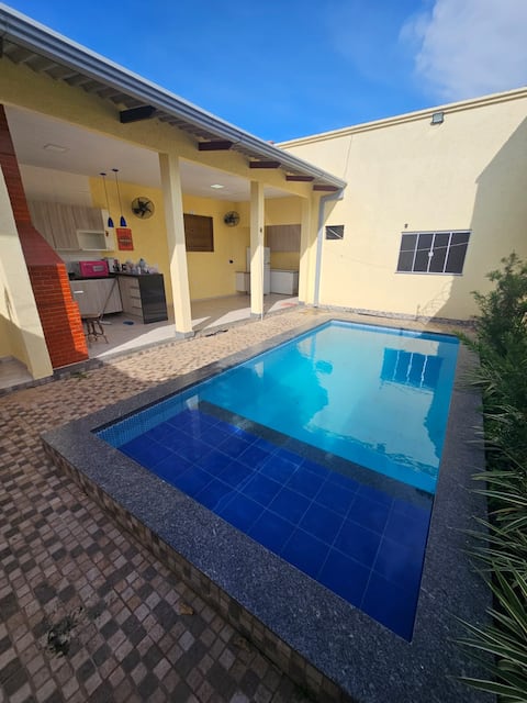 House with pool, 3 bedrooms and well located