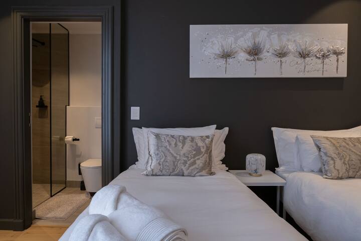 Two luxury bedrooms gallery image 4