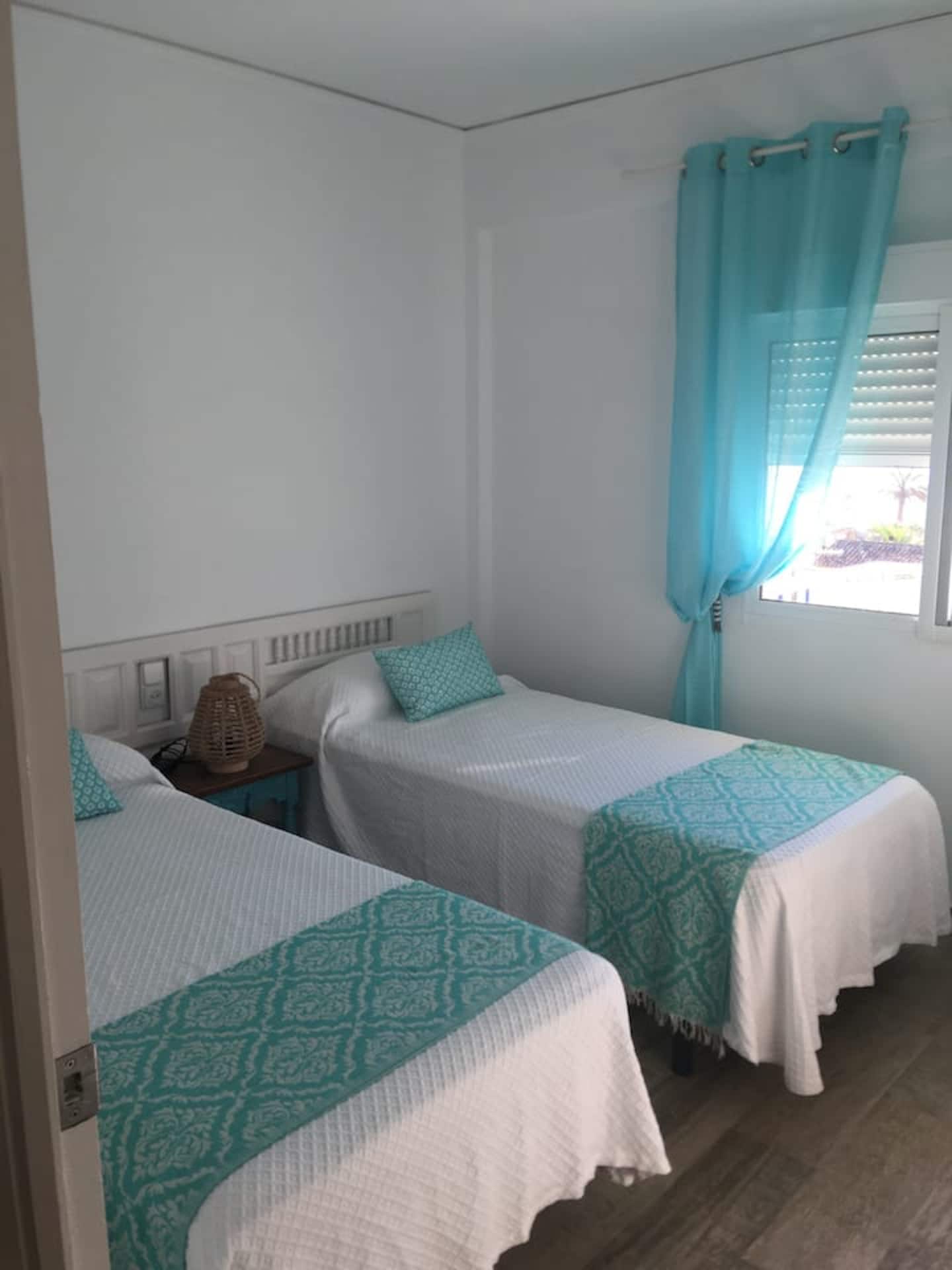 Bedroom with twin beds