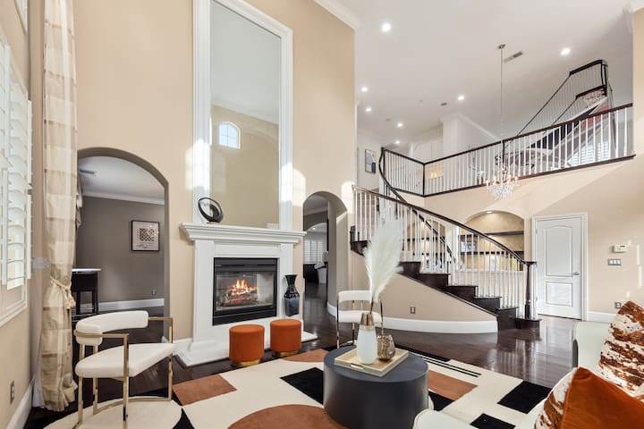 NewTrendy Luxe 5BD/4BA+many more gallery image 3