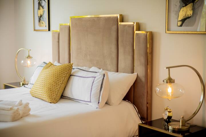 NewTrendy Luxe 5BD/4BA+many more gallery image 4