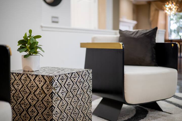 NewTrendy Luxe 5BD/4BA+many more gallery image 2