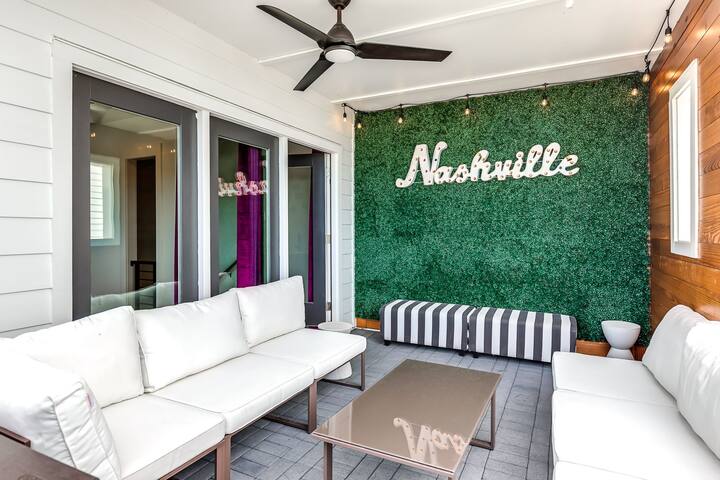 2 Homes Side by Side , Sleeps 24- Mins to Broadway