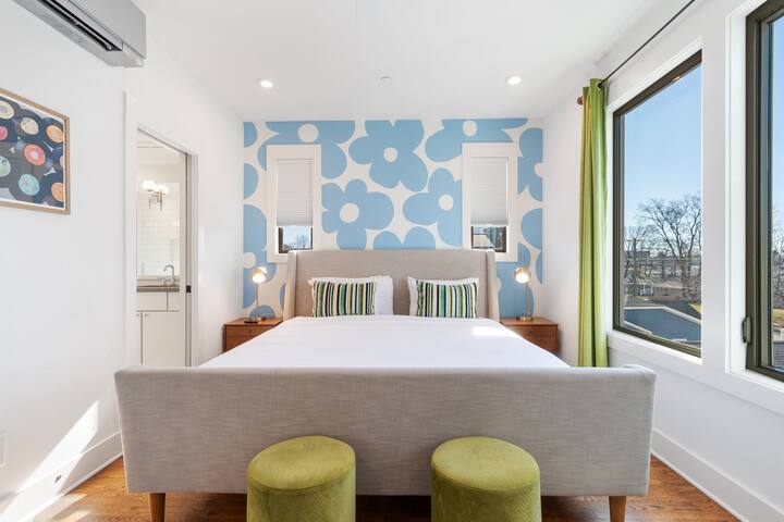 2 Homes Side by Side , Sleeps 24- Mins to Broadway gallery image 3