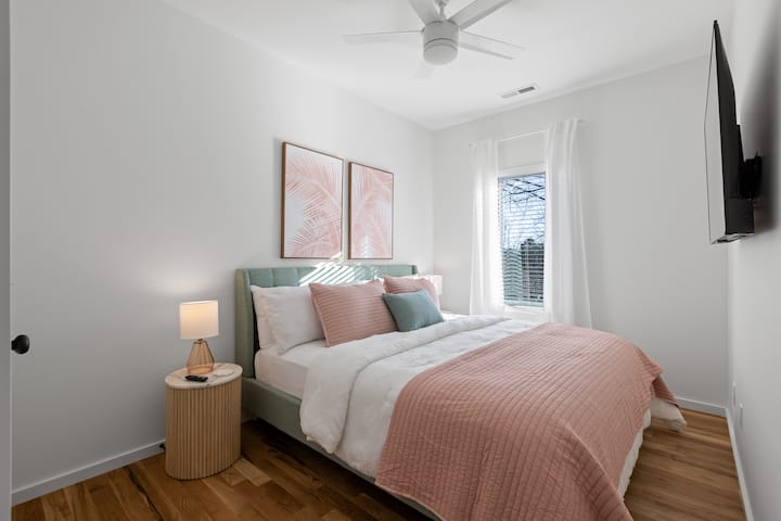 Uživajte u filmu u krevetu uz Roku smart TV.