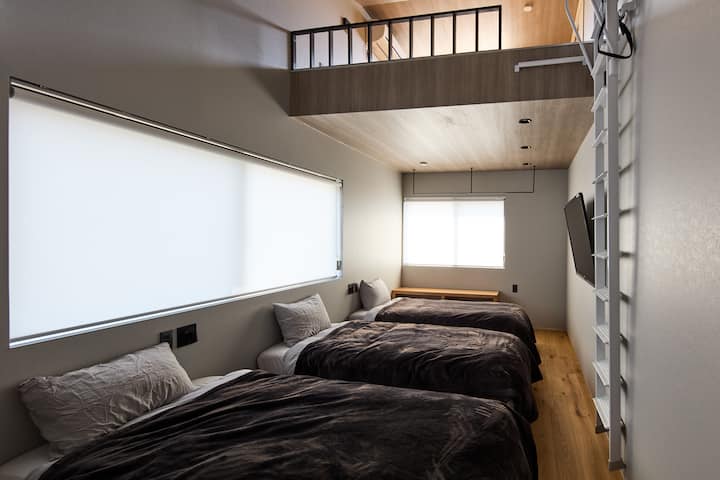 1 საძინებელი 3 ერთადგილიანი საწოლით