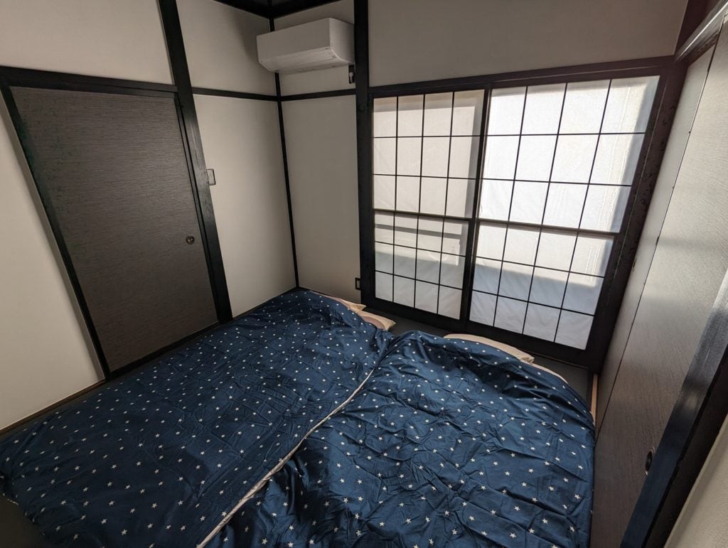 和室の畳も張替え、雪見障子を入れるなど、雰囲気作りを頑張ってみました。