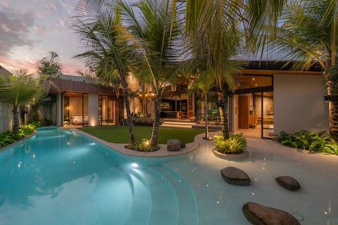 Cala Blanca: Tropical Lagoon Villa in Pererenan