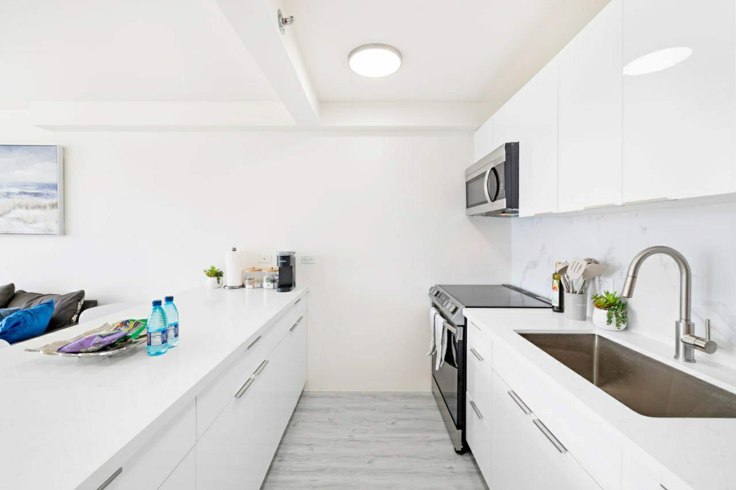 Modern with Stunning Views and Free Parking - Image 6