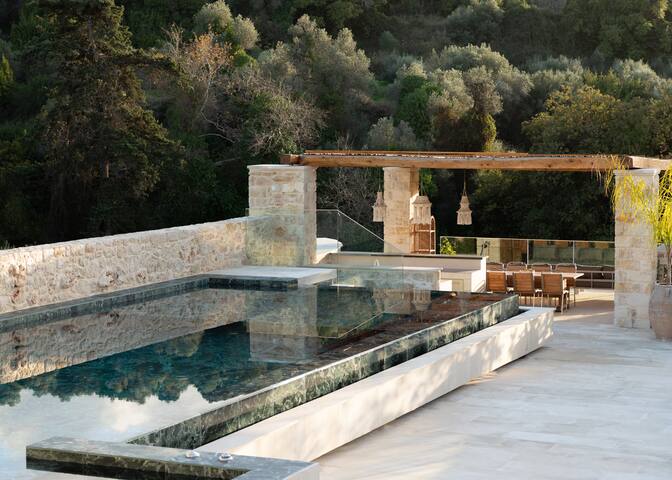 Spartacus Villa, a Countryside Bohemian Retreat gallery image 3