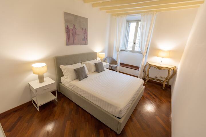 Piazza Navona Classy Large Apartment gallery image 4