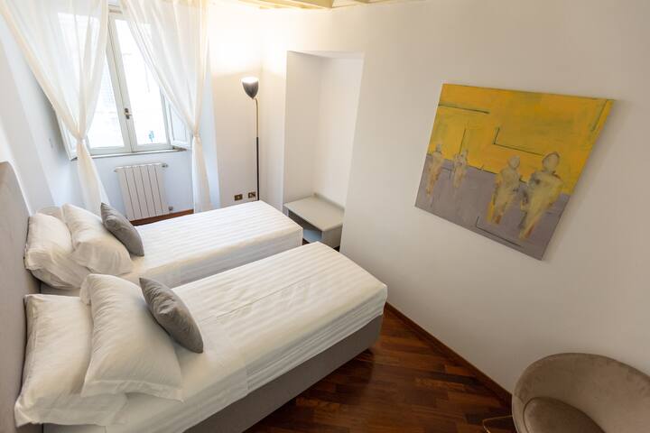 Piazza Navona Classy Large Apartment gallery image 5