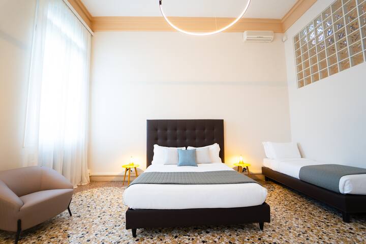 Elegance Calatrava – Apartment in Venetian Palazzo gallery image 2