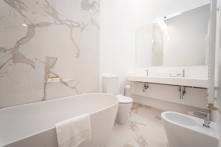 Elegance Calatrava – Apartment in Venetian Palazzo gallery image 5