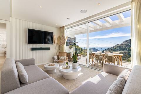 New-built, Modern home w/SPA & SEA views