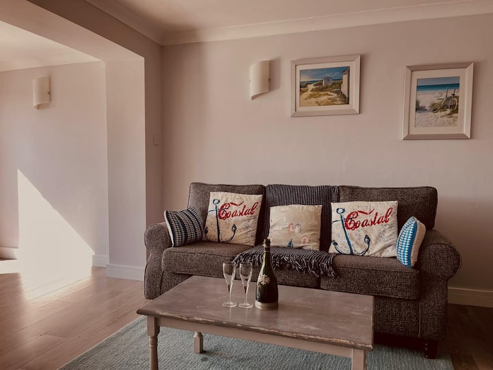 Stunning Seaside Apartment - Hayling Island