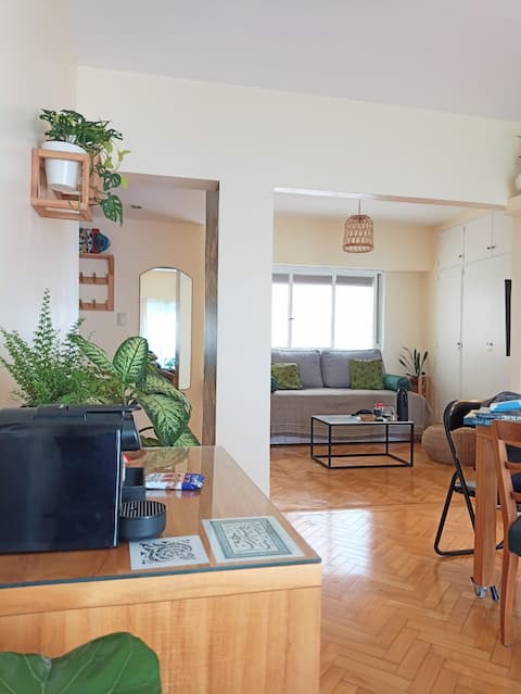 Anuncio de Airbnb popular: Exclusive and bright studio with balcony en Comuna 14