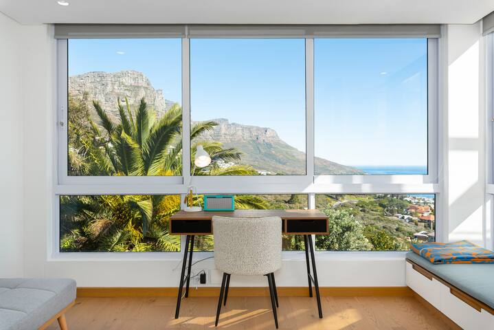 Modern Apartment With Ocean & Mountain Views gallery image 3