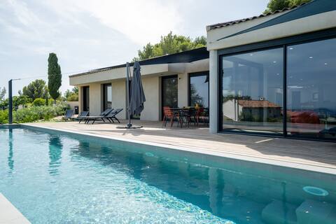 Architect-designed villa with pool and sea-view