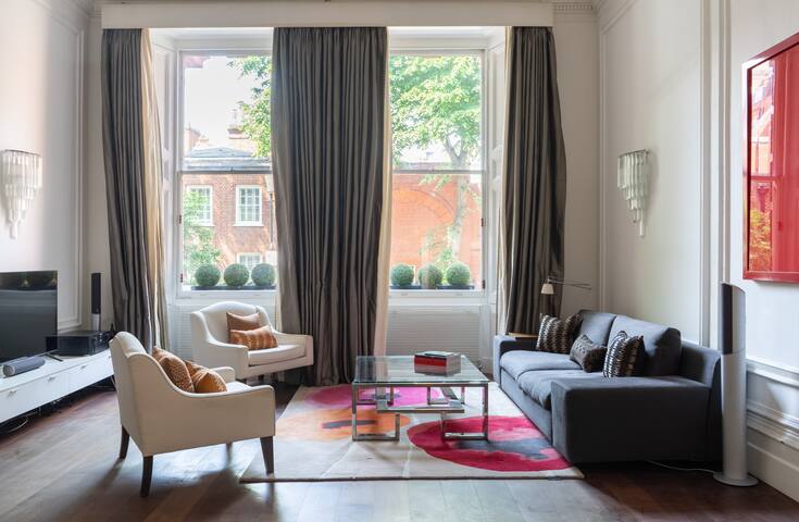 Super Knightsbridge 2 bed Apartment gallery image 5