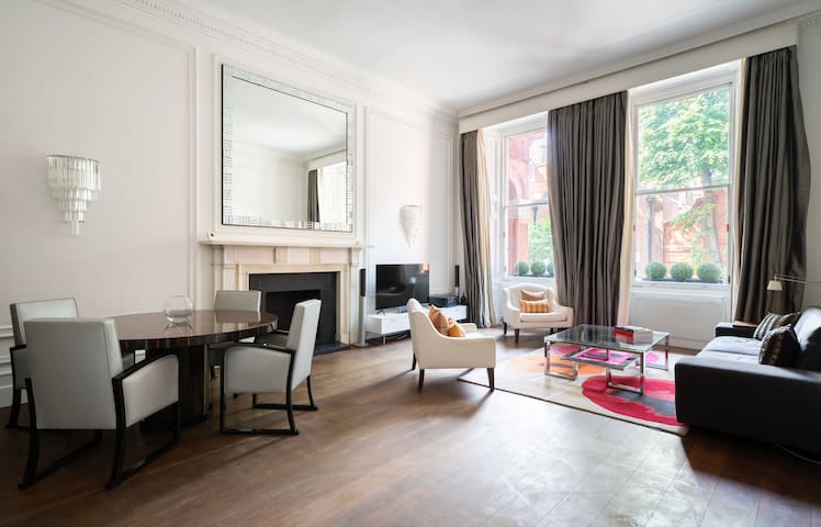 Super Knightsbridge 2 bed Apartment
