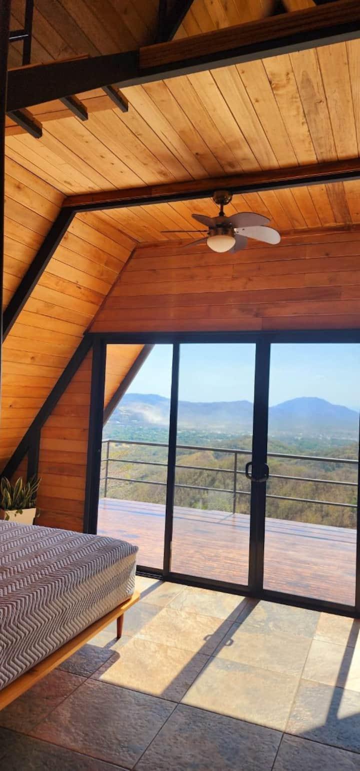 Pamje e ballkonit të chalete të madhe 

Pamje nga ballkoni i kabinës së madhe